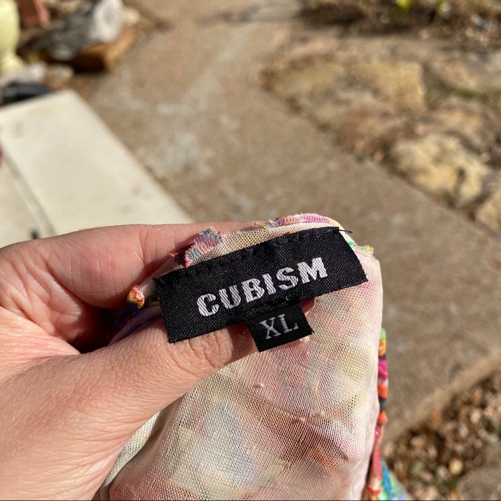 Cubisum | Colorful Abstract Blouse 🌺🪴✨ - Picture 2 of 5